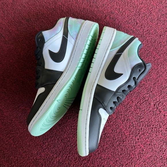 NWT Nike Air Jordan 1 Low Se Tie Dye White/Mint Foam-black size 10